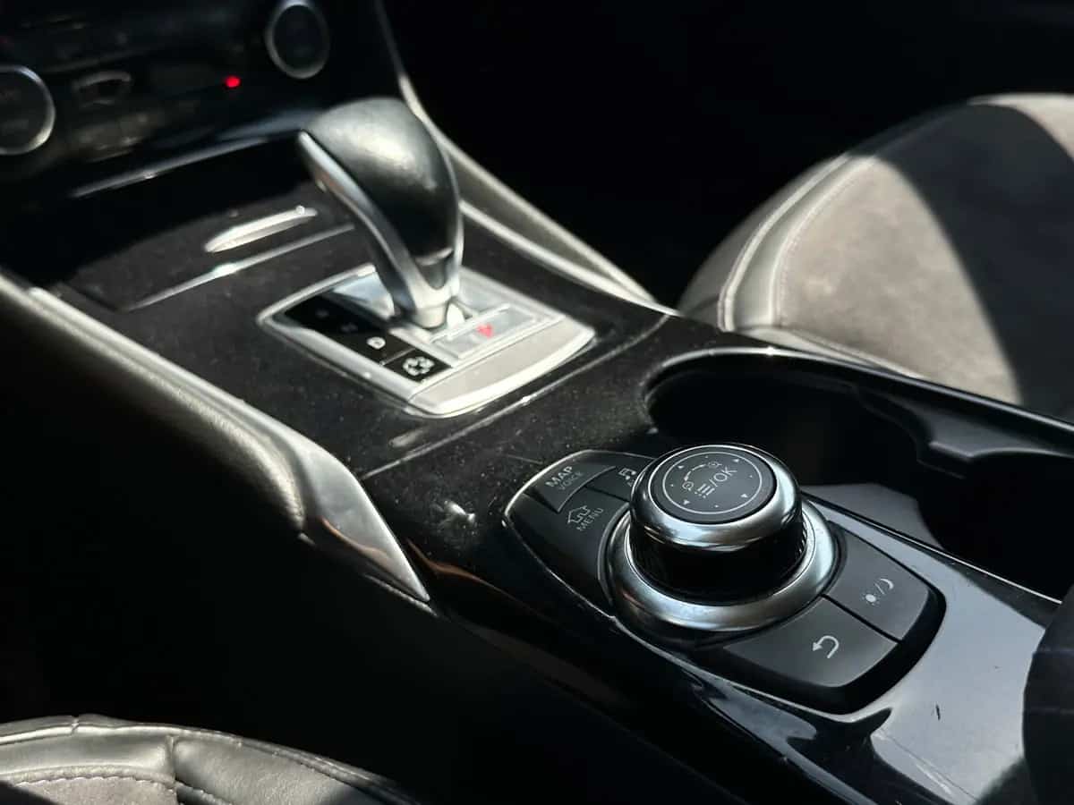 Infiniti Q30 - фото 12