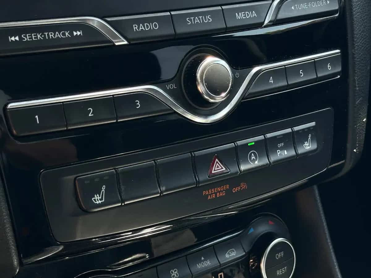 Infiniti Q30 - фото 14