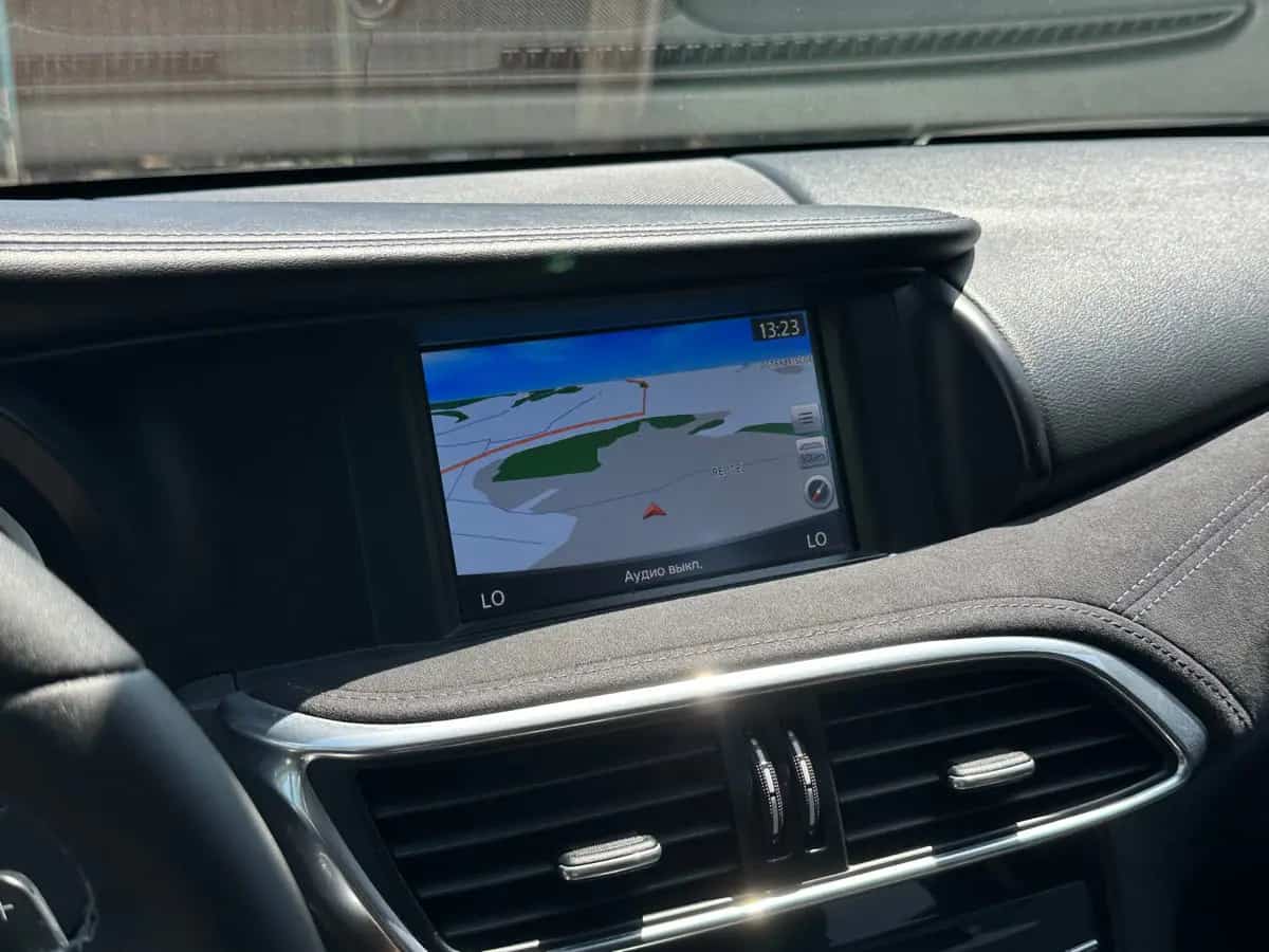 Infiniti Q30 - фото 15