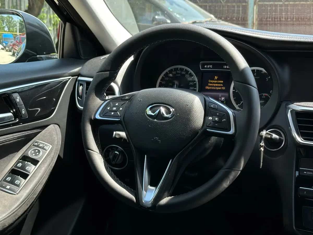 Infiniti Q30 - фото 18