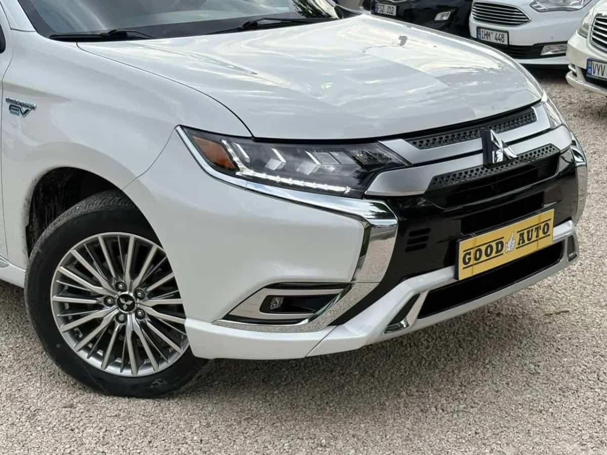 Mitsubishi Outlander - фото 2