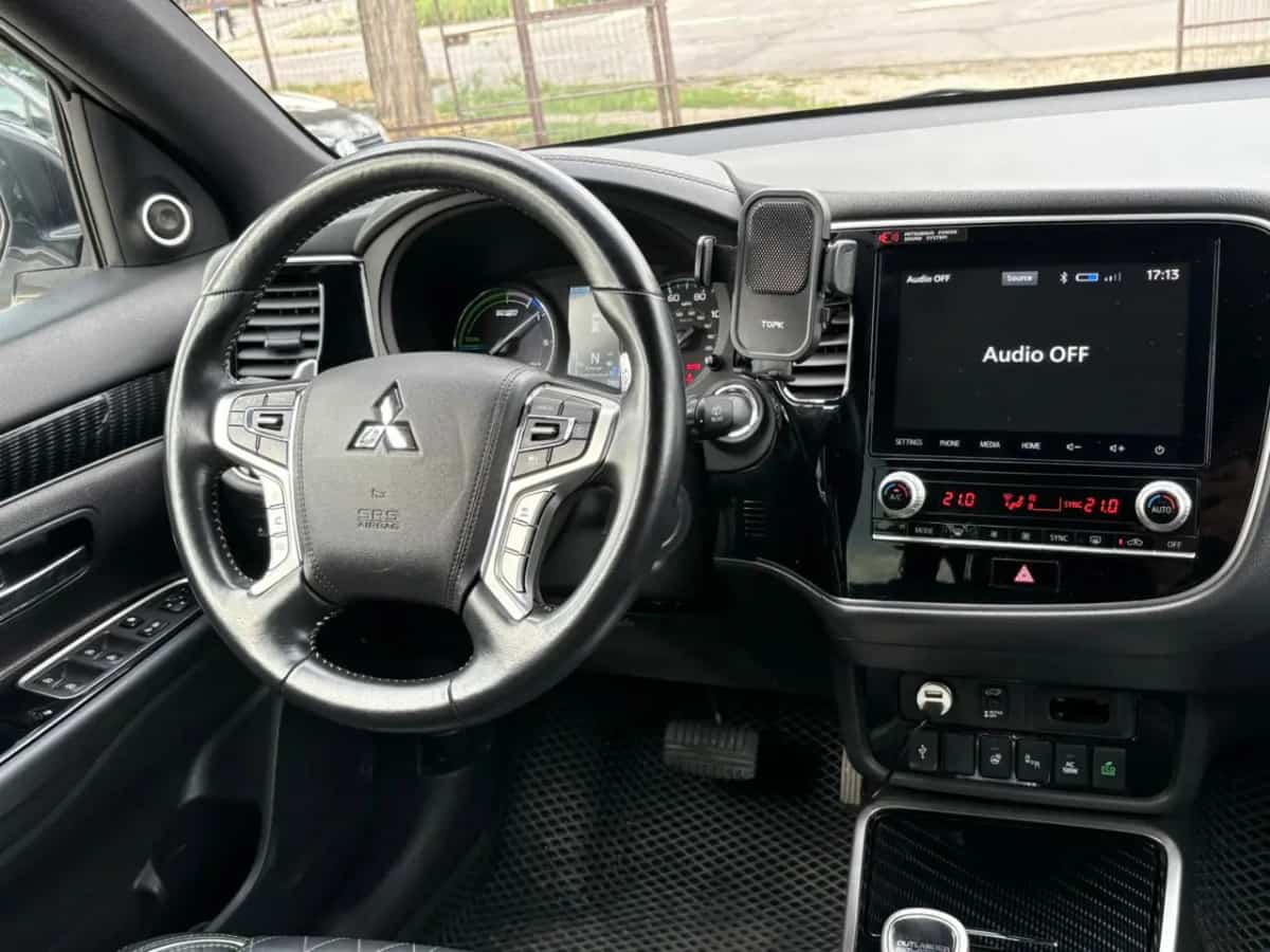 Mitsubishi Outlander - фото 12