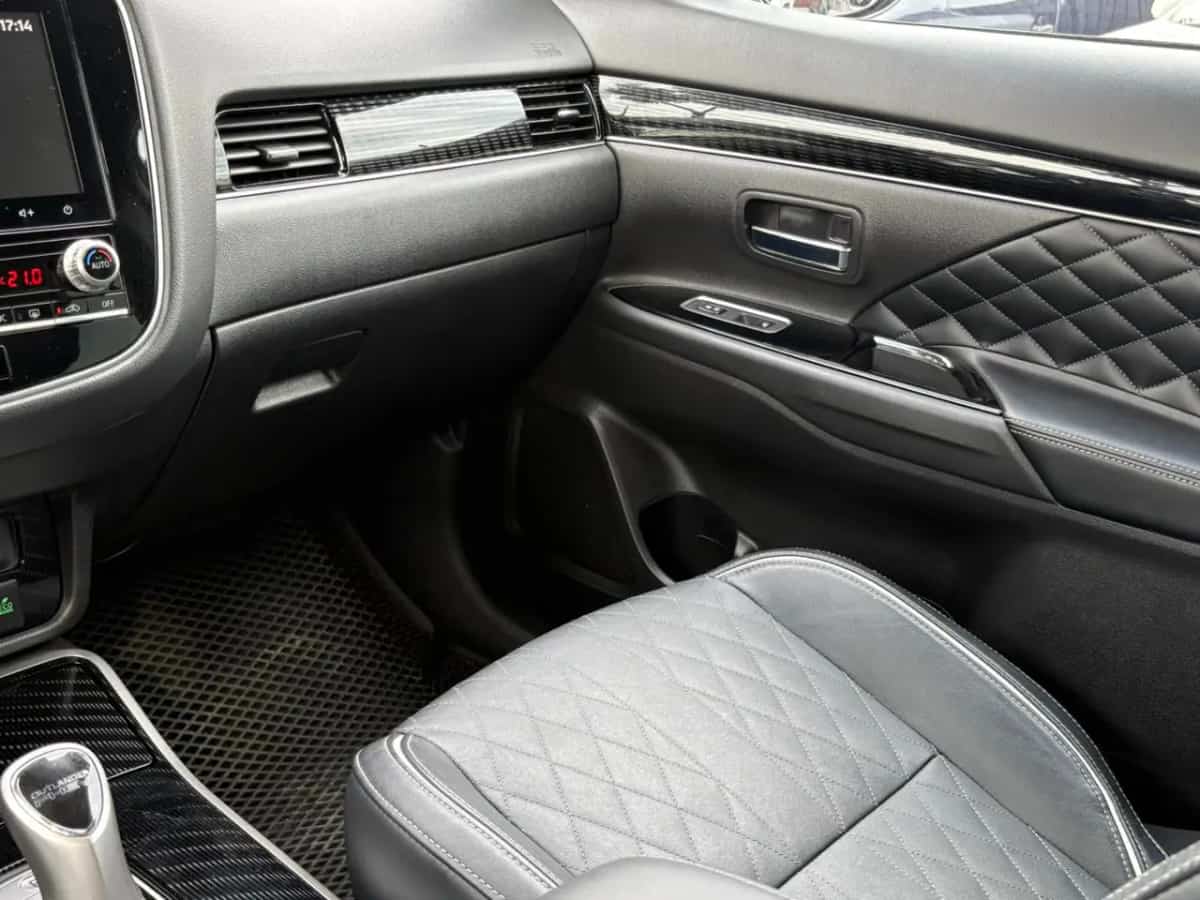 Mitsubishi Outlander - фото 14