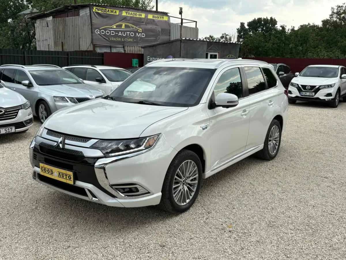 Mitsubishi Outlander - фото 3