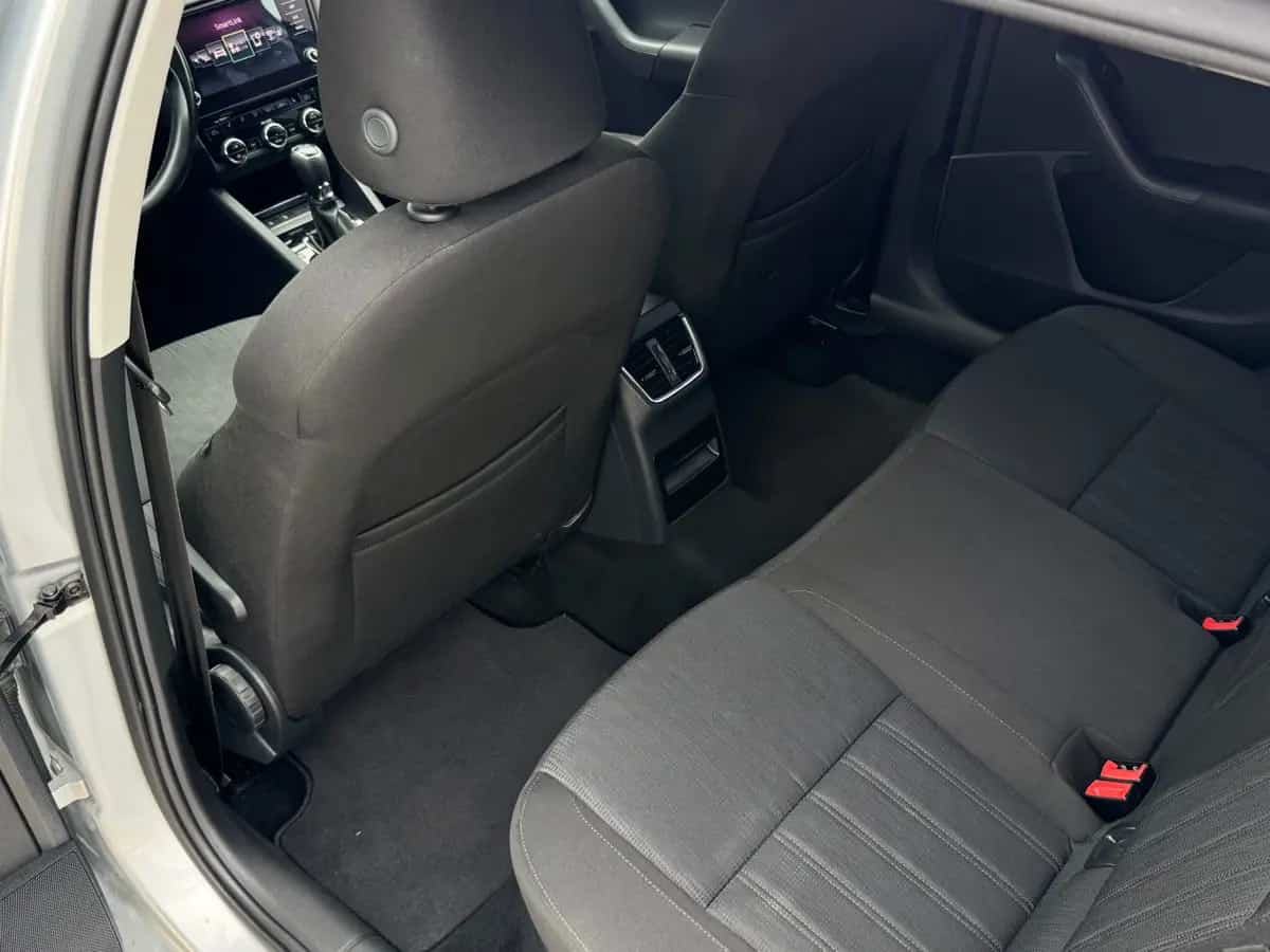 Skoda Octavia - фото 8