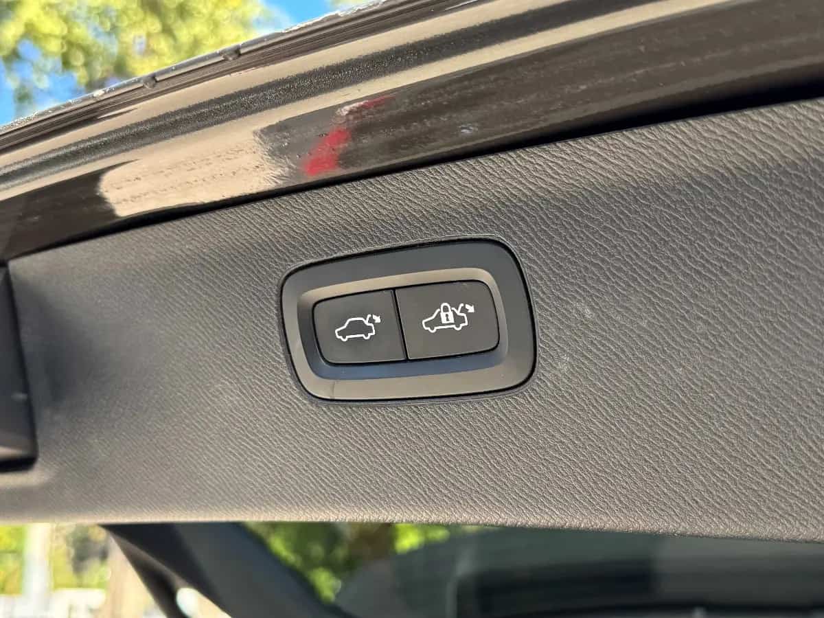 Volvo XC90 - фото 7