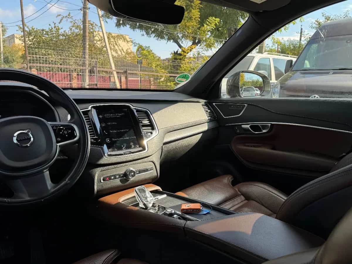 Volvo XC90 - фото 9