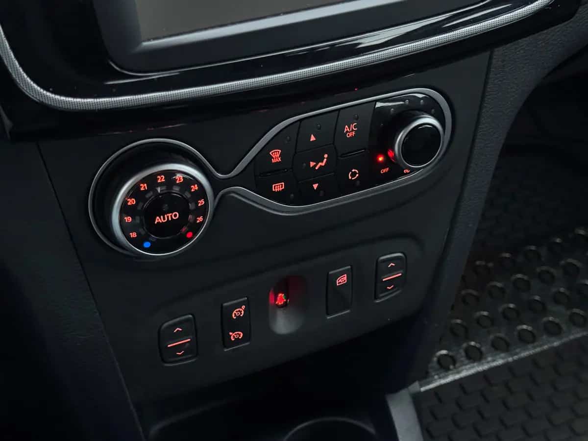 Dacia Sandero - фото 14