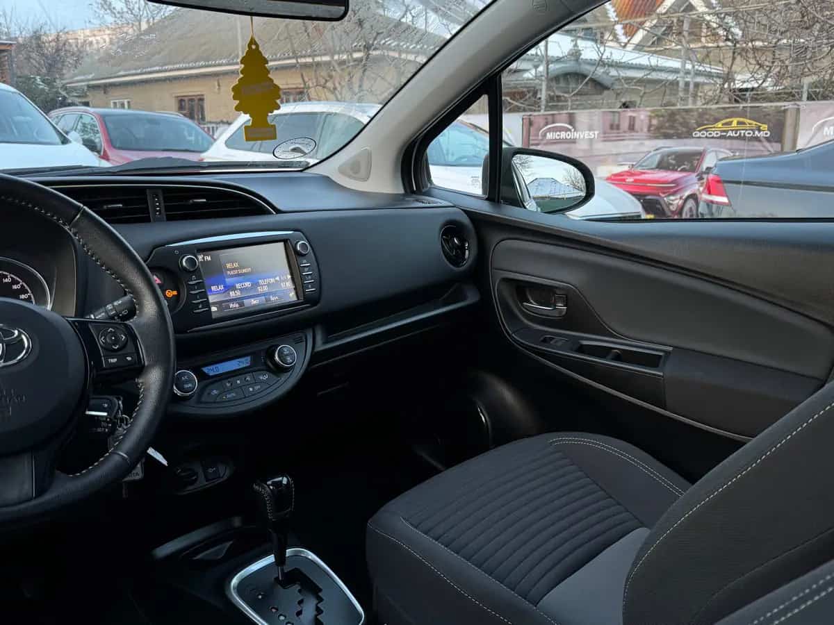 Toyota Yaris - фото 12