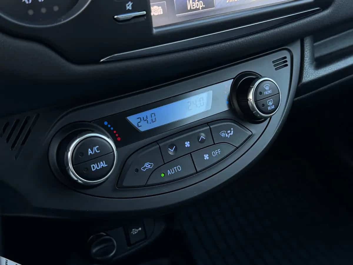 Toyota Yaris - фото 14