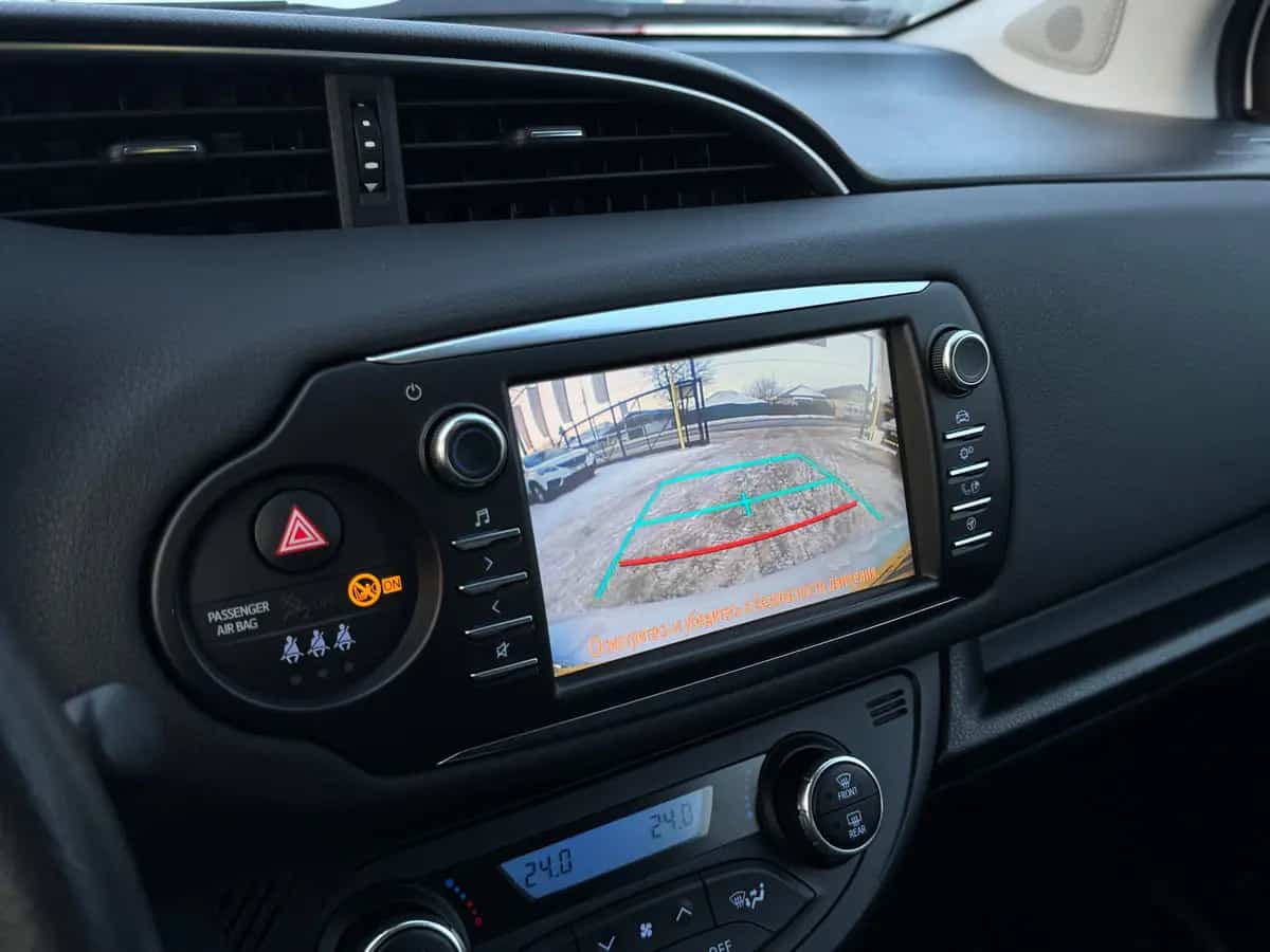 Toyota Yaris - фото 15