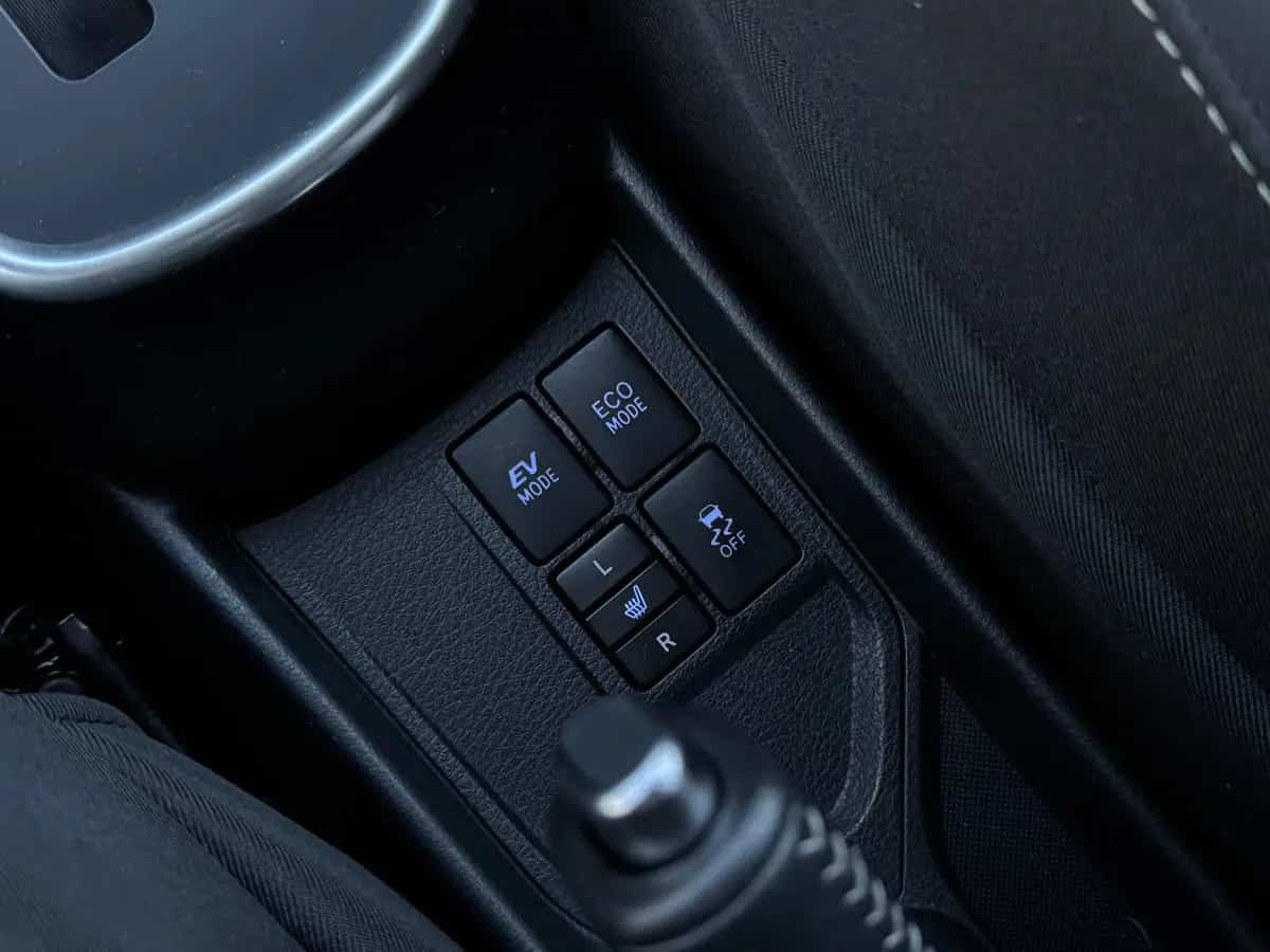 Toyota Yaris - фото 17