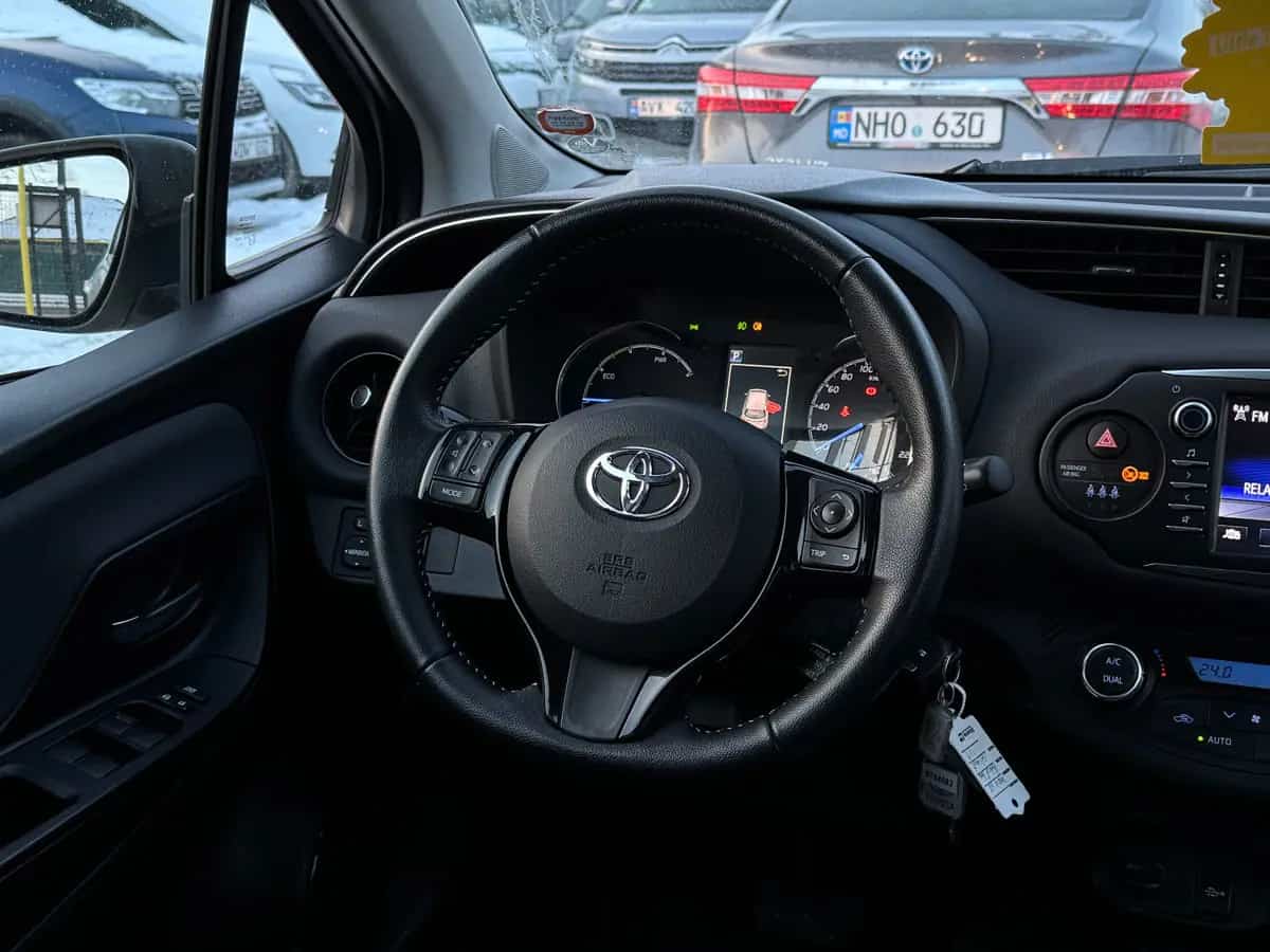 Toyota Yaris - фото 20