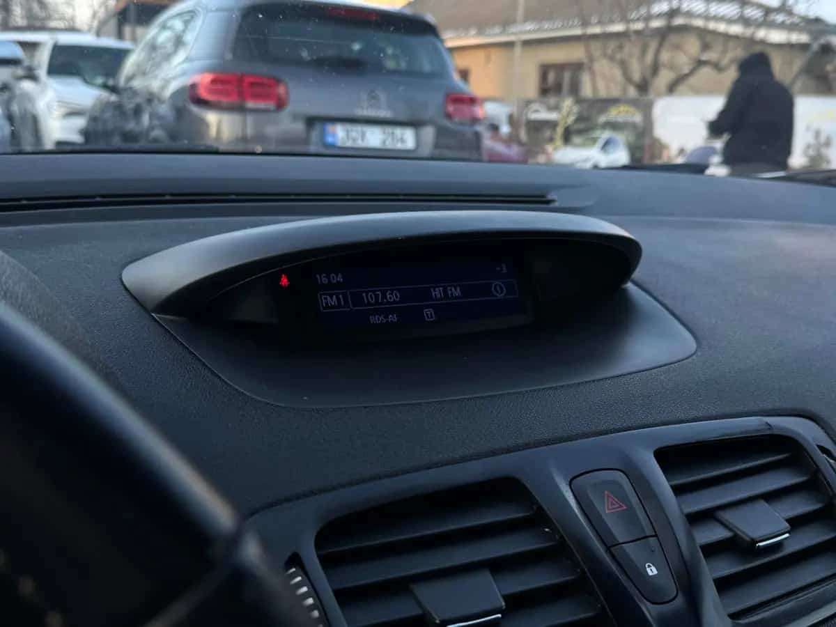 Renault Megane - фото 12