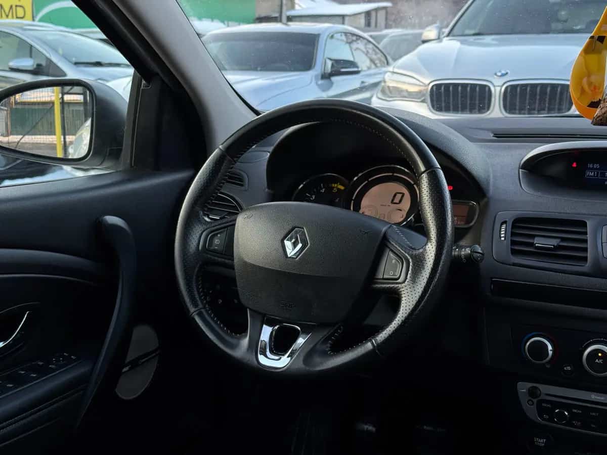 Renault Megane - фото 14