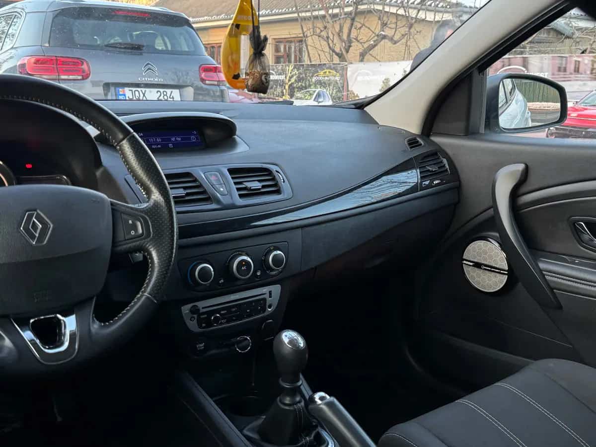 Renault Megane - фото 8