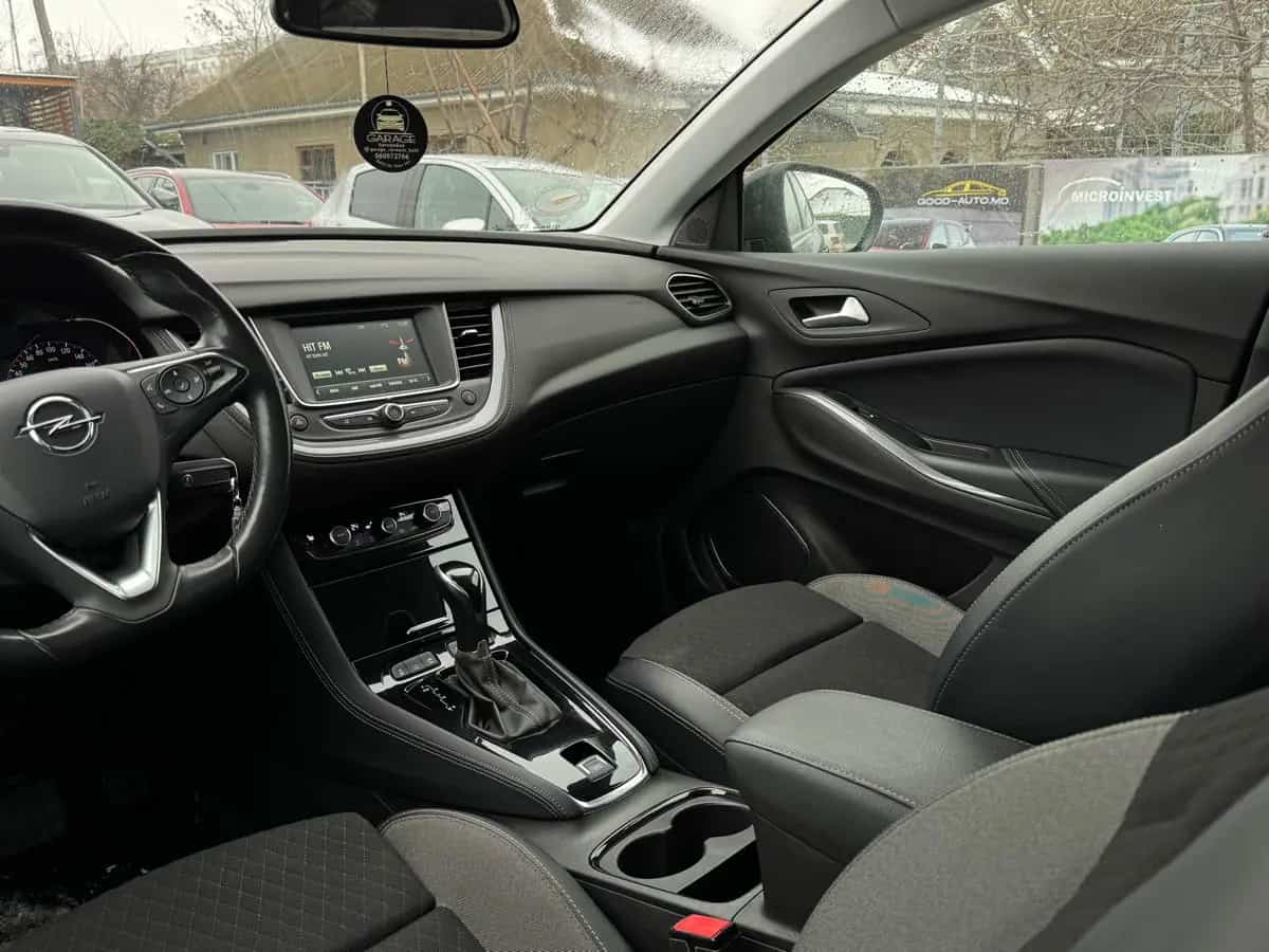 Opel Grandland X - фото 12
