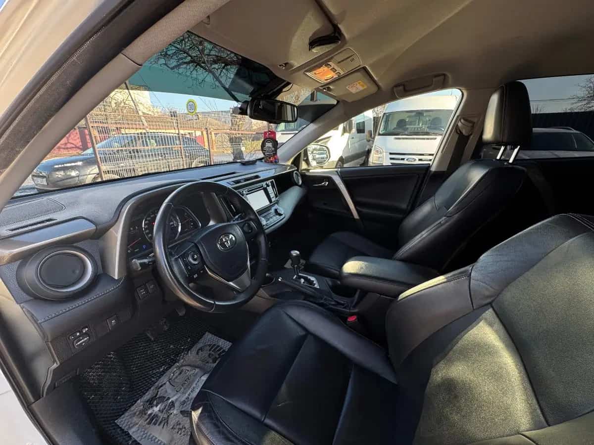 Toyota Rav 4 - фото 11