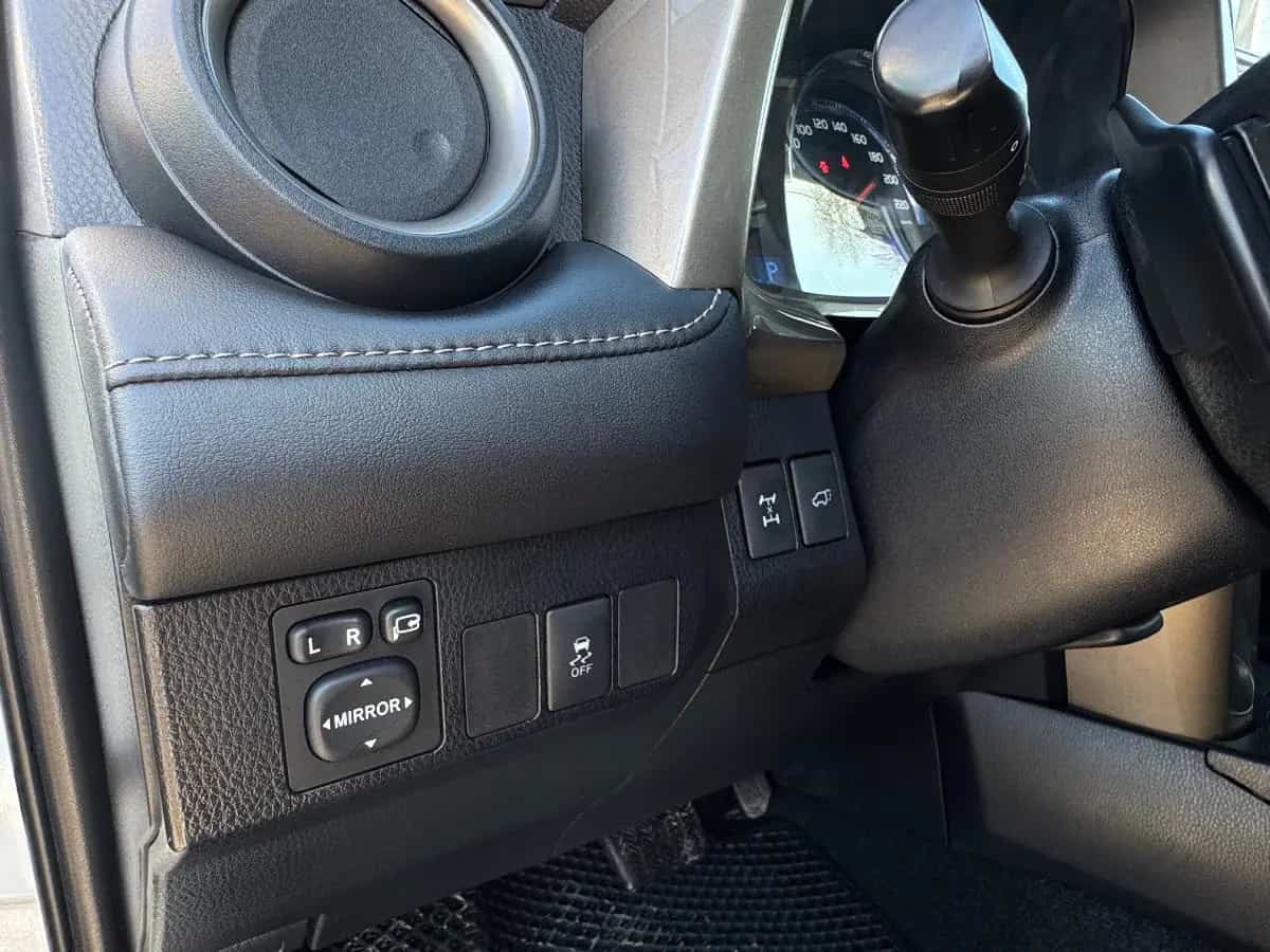 Toyota Rav 4 - фото 12