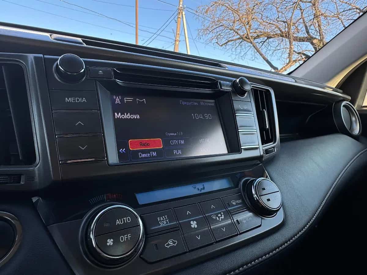 Toyota Rav 4 - фото 15