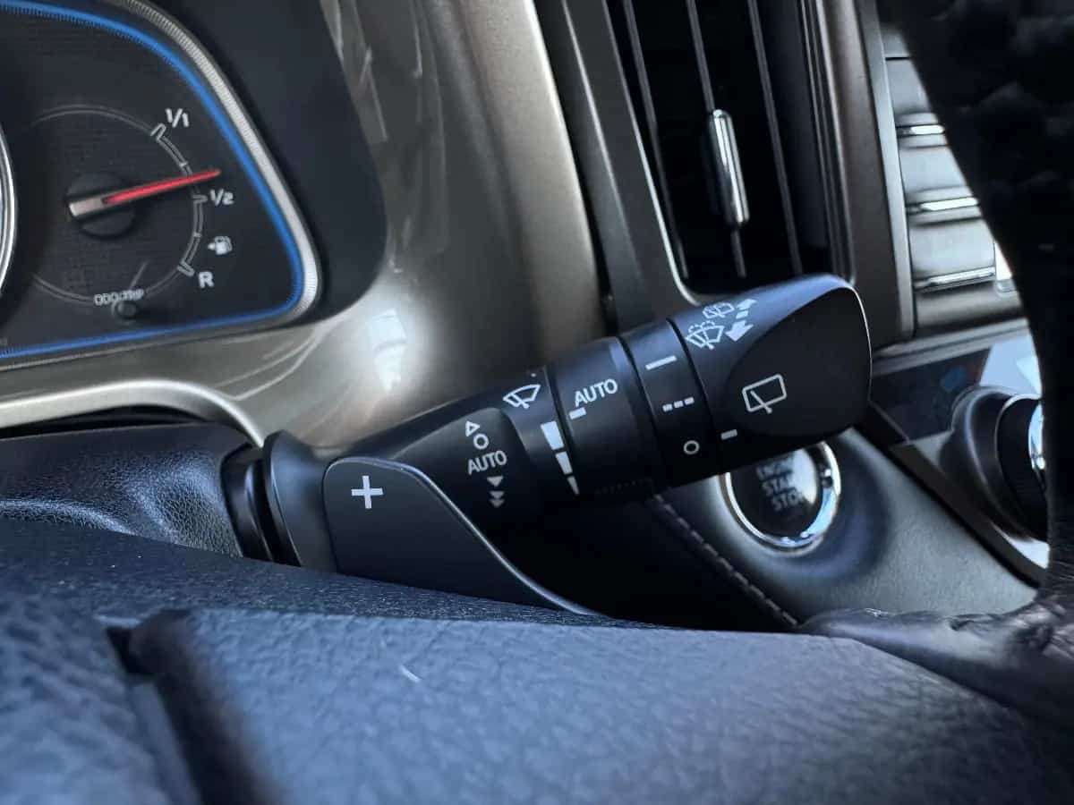 Toyota Rav 4 - фото 16