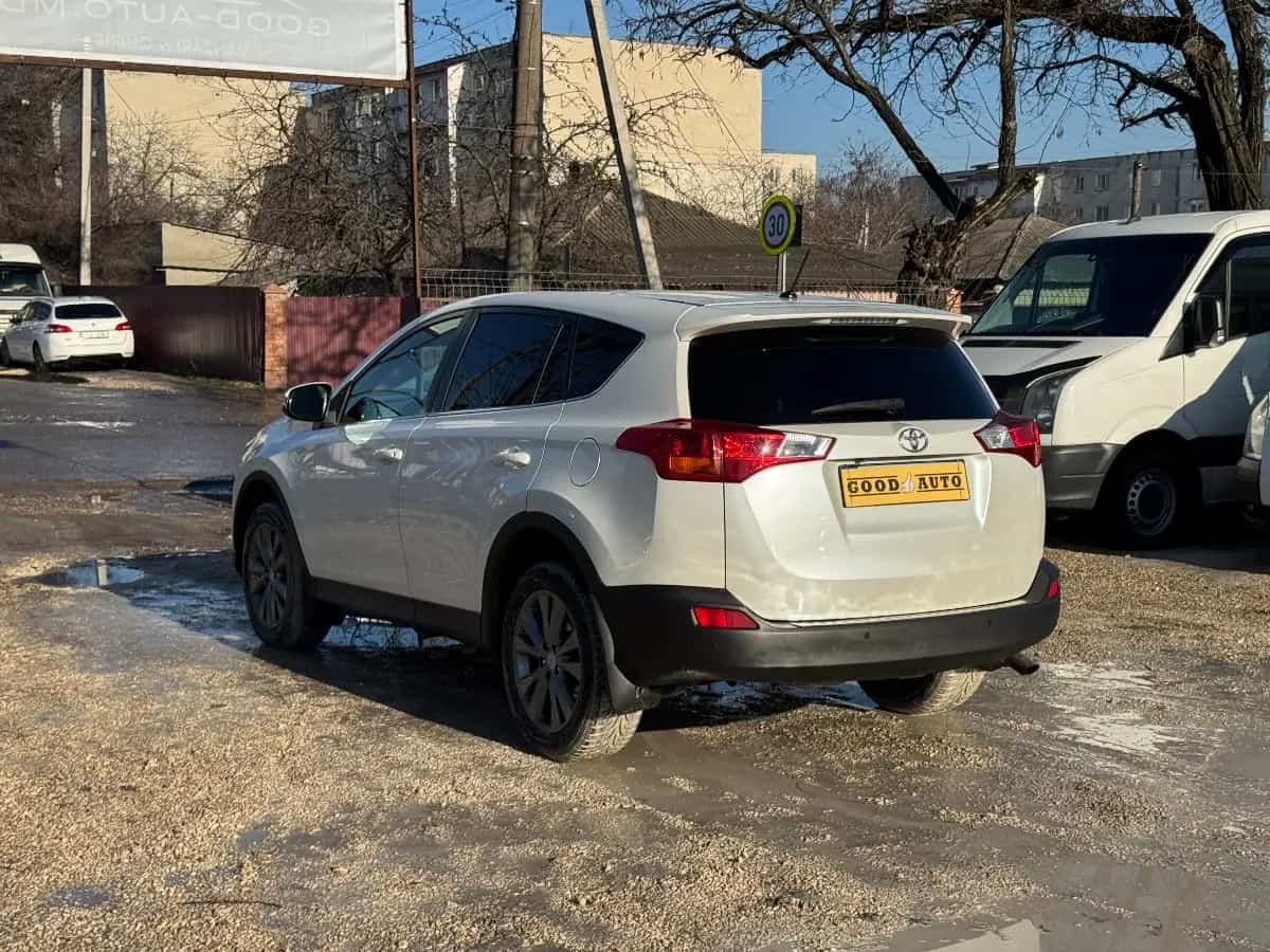 Toyota Rav 4 - фото 5