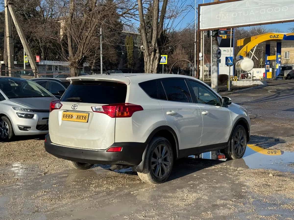 Toyota Rav 4 - фото 7