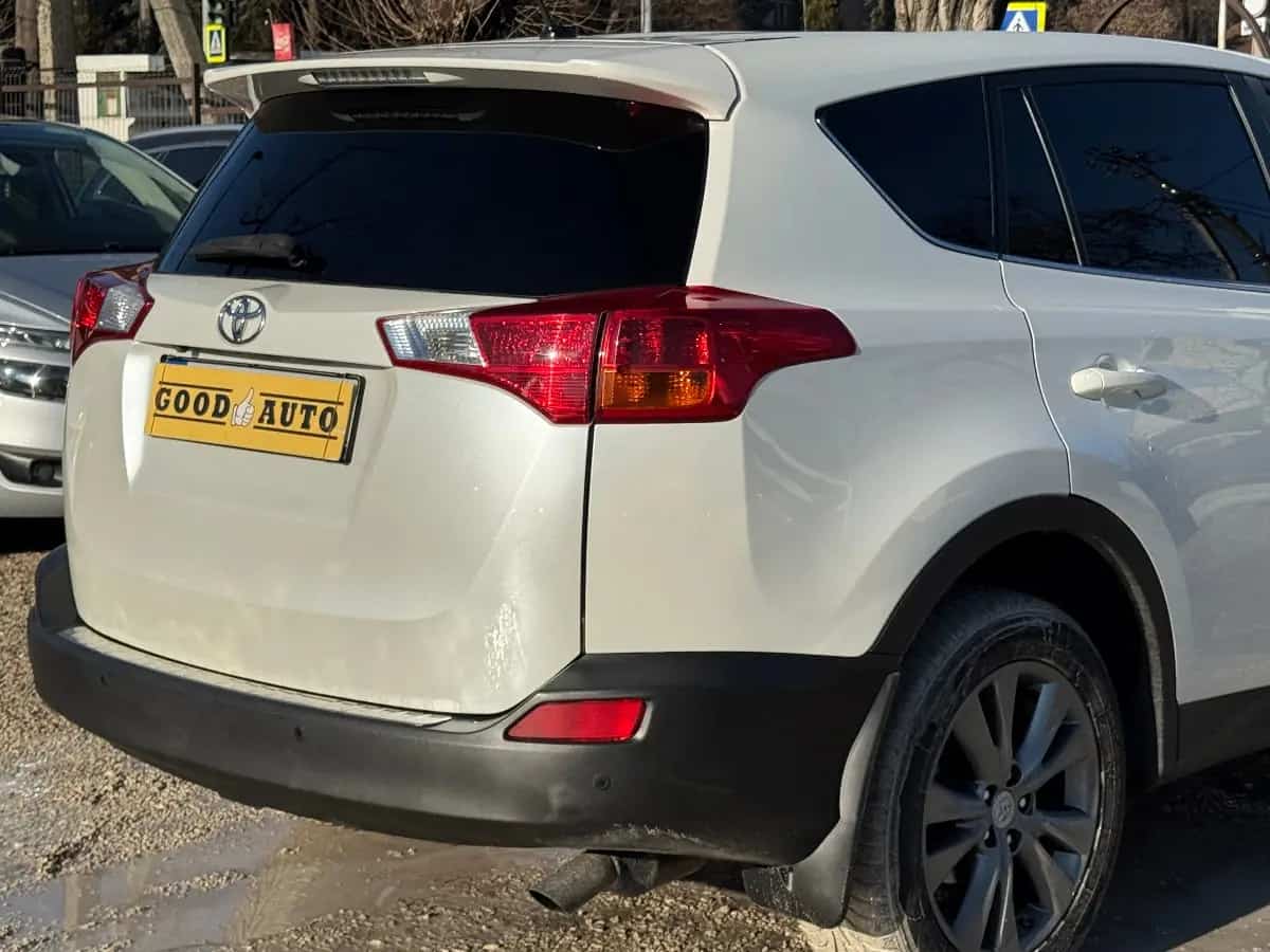 Toyota Rav 4 - фото 8