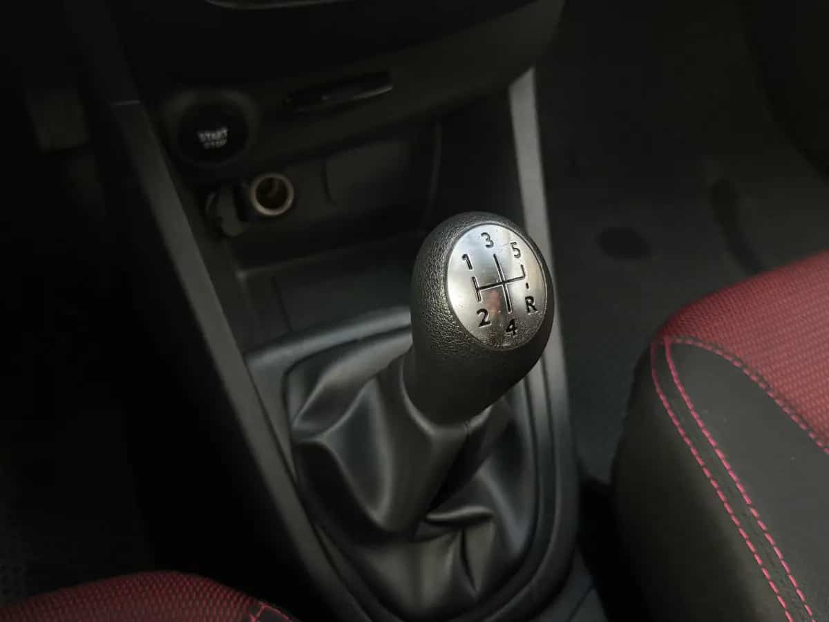 Renault Clio - фото 11