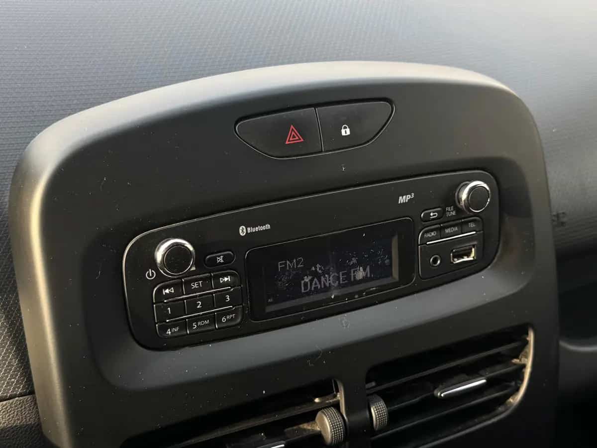 Renault Clio - фото 13