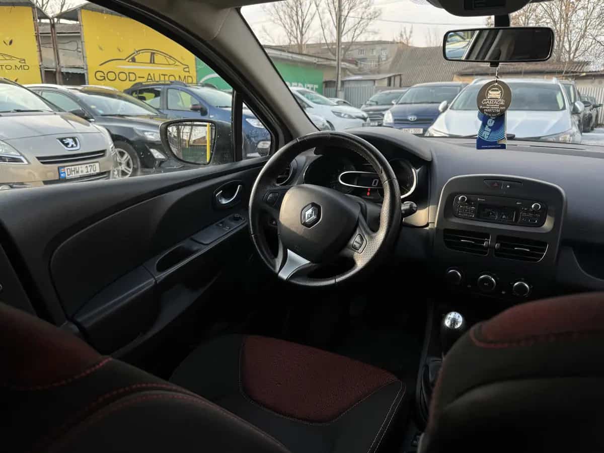 Renault Clio - фото 14