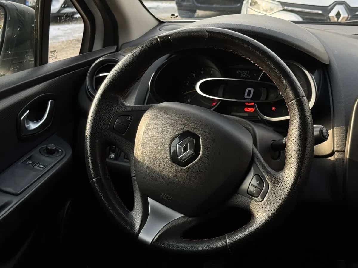 Renault Clio - фото 15