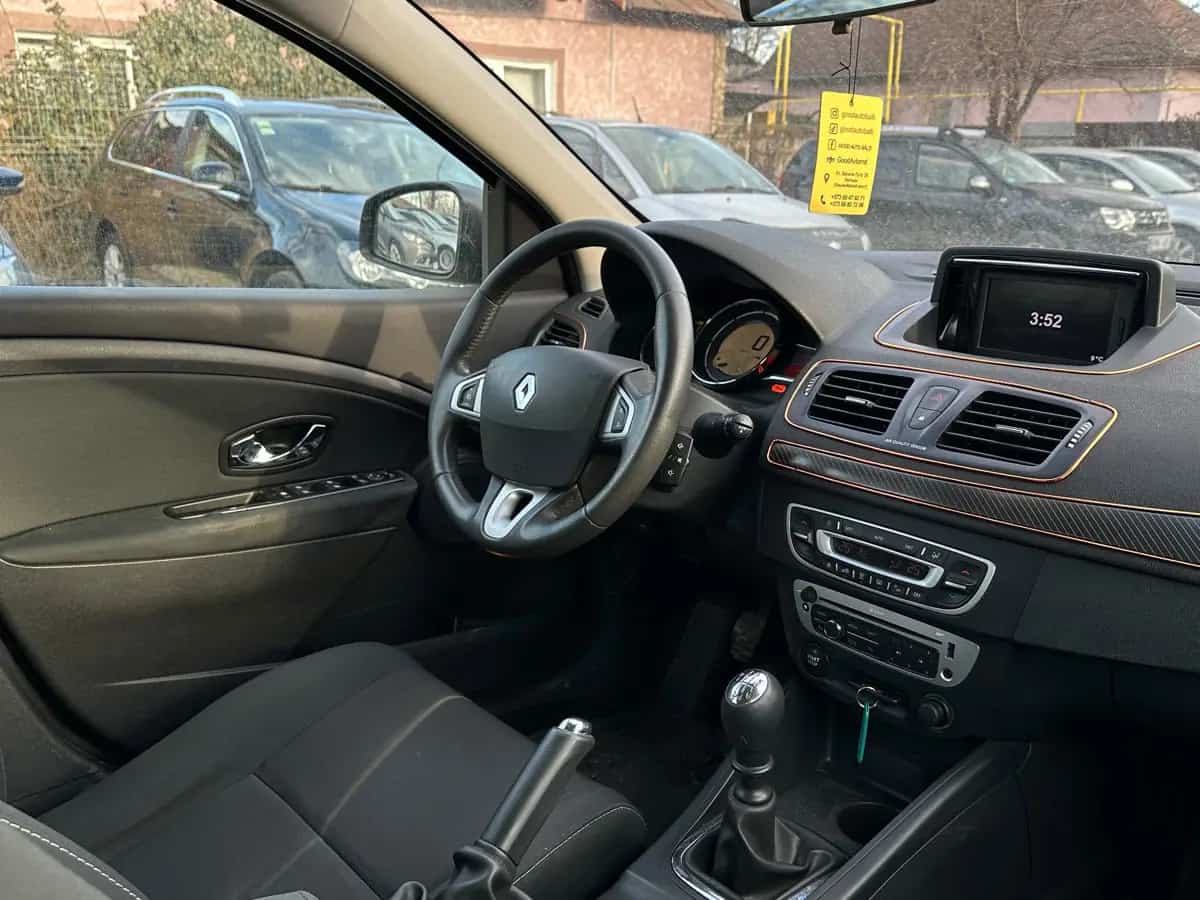 Renault Megane - фото 15