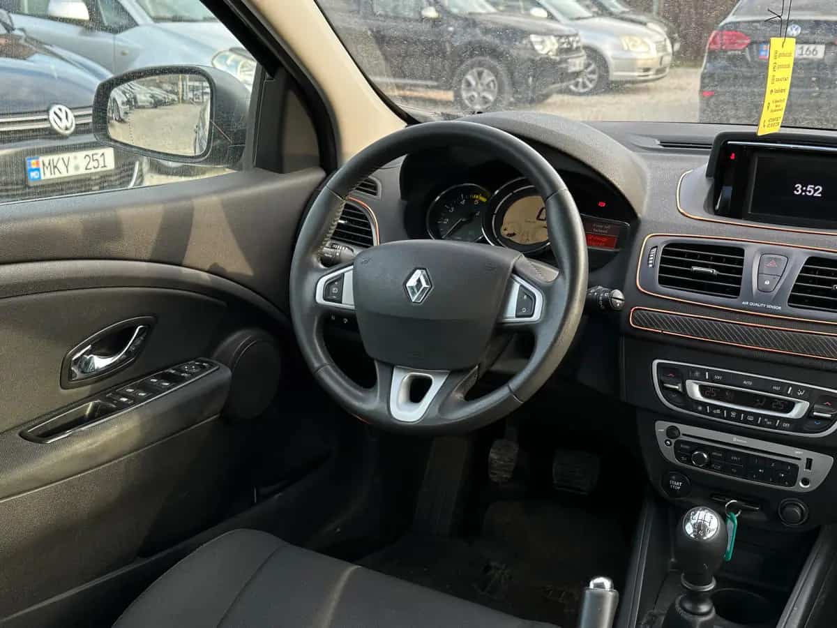 Renault Megane - фото 16