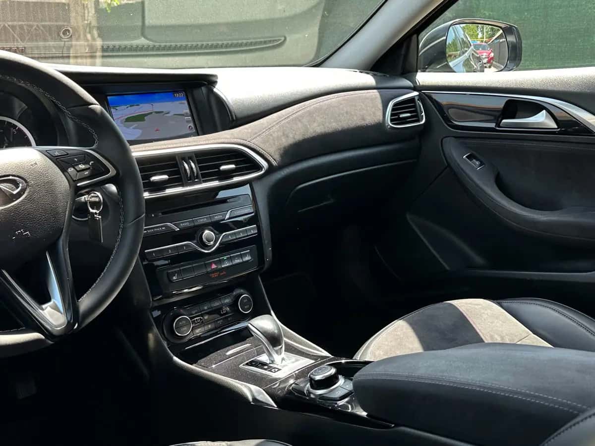 Infiniti Q30 - fotografia 11