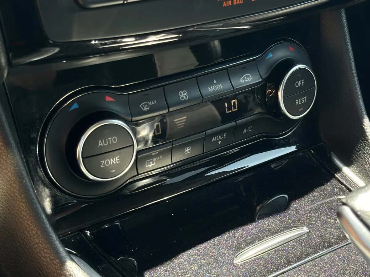 Infiniti Q30 - fotografia 13