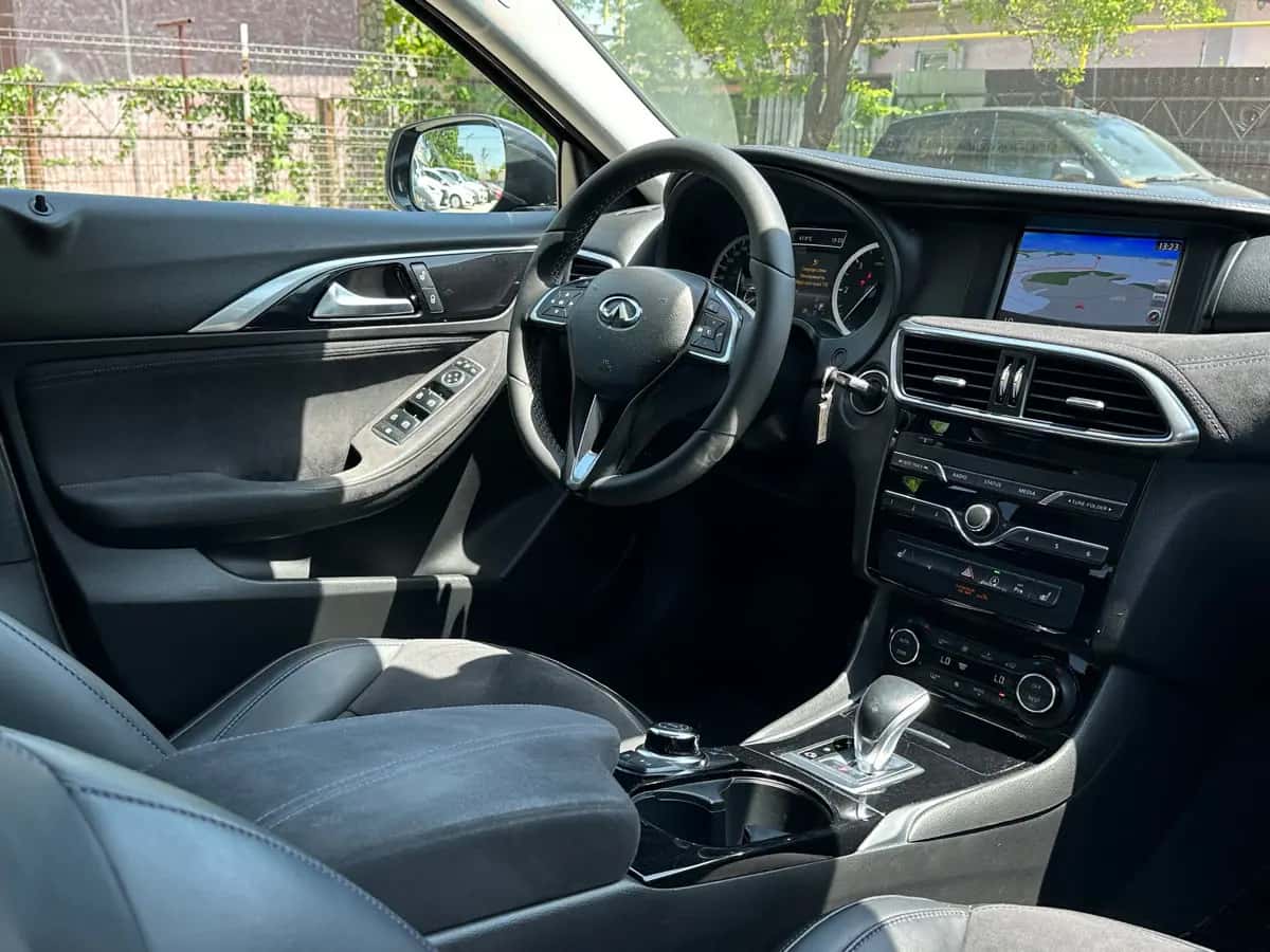 Infiniti Q30 - fotografia 16