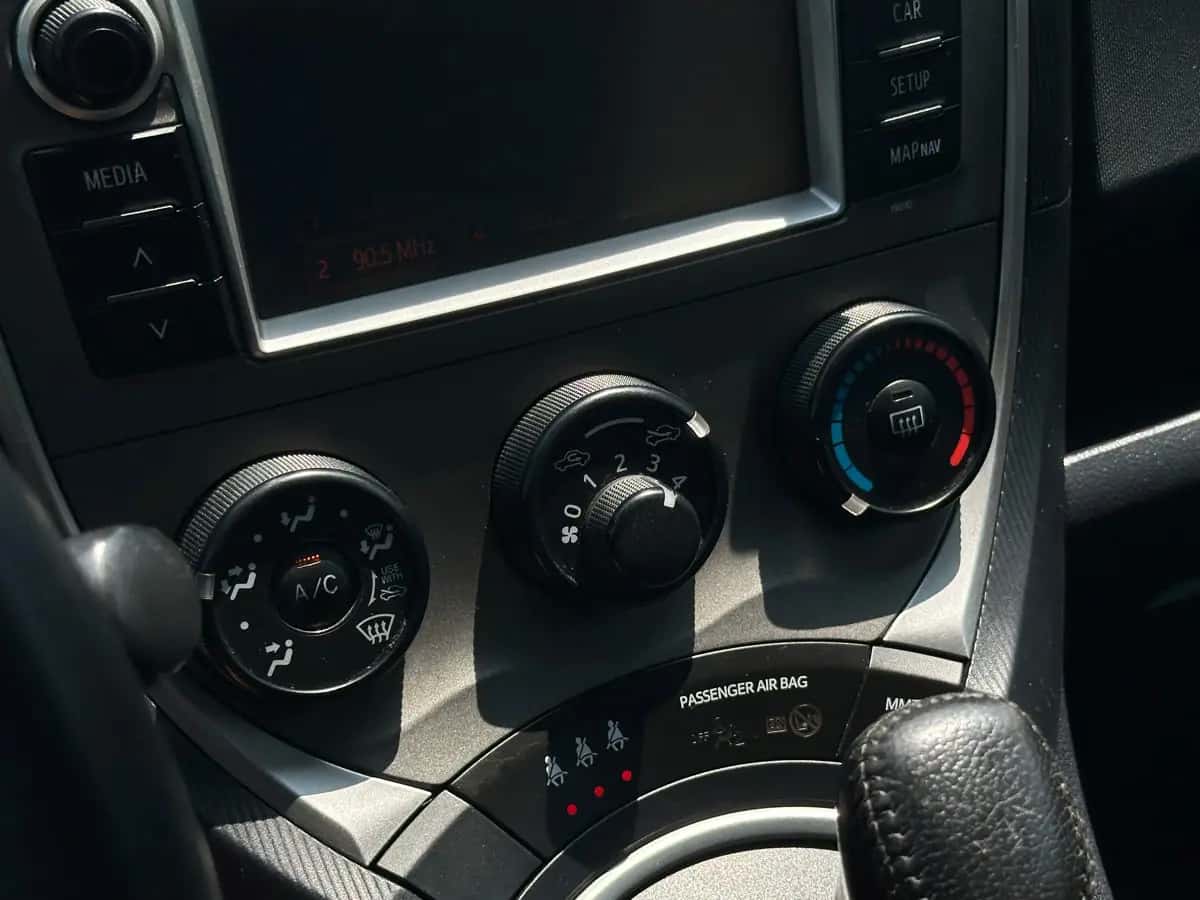 Toyota Verso-S - фото 12