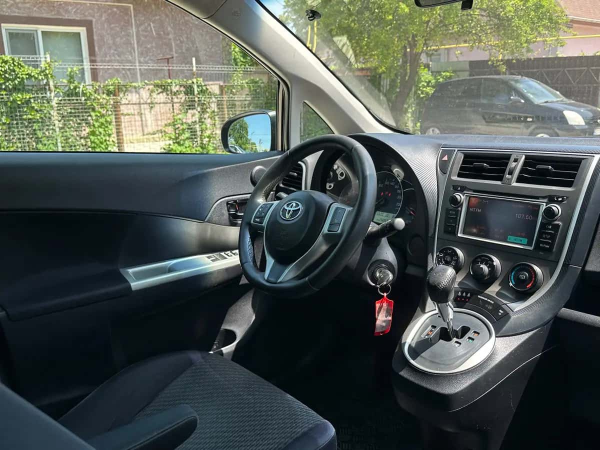 Toyota Verso-S - фото 14