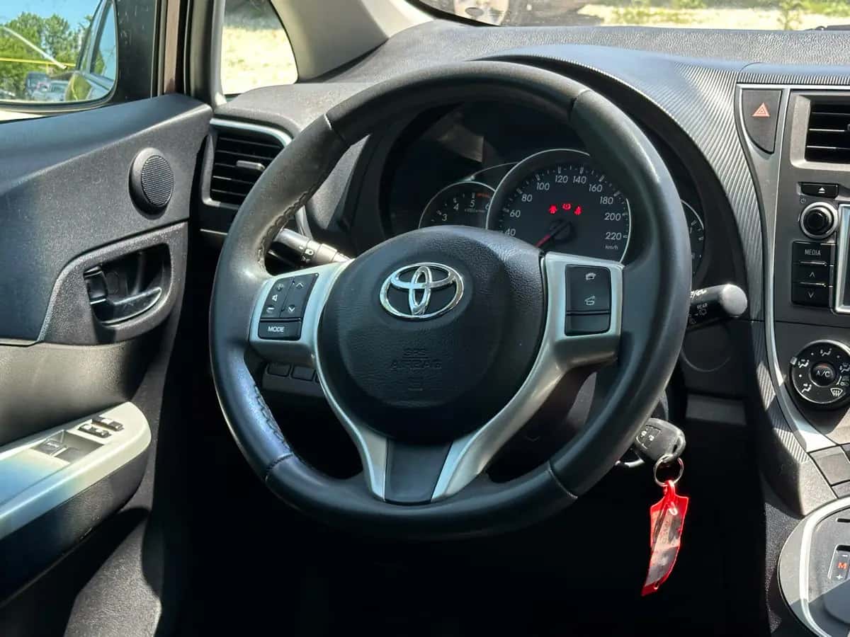 Toyota Verso-S - фото 16