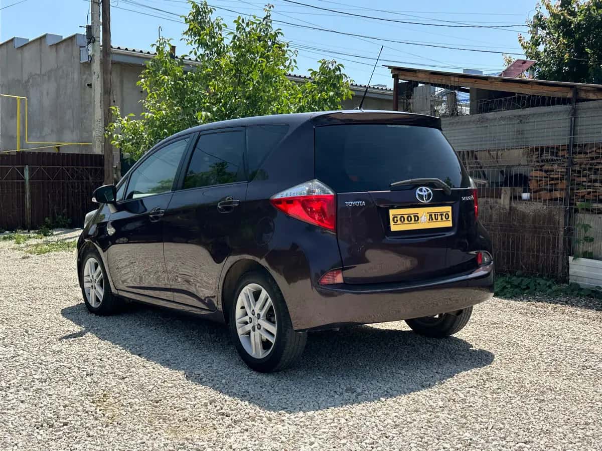 Toyota Verso-S - фото 6