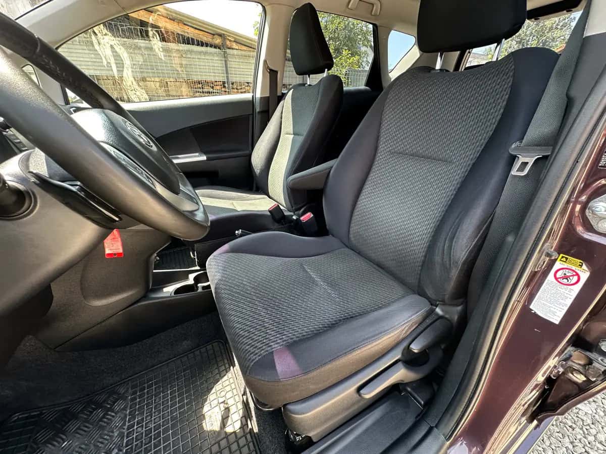 Toyota Verso-S - фото 9