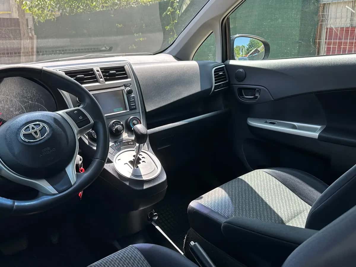 Toyota Verso-S - фото 10