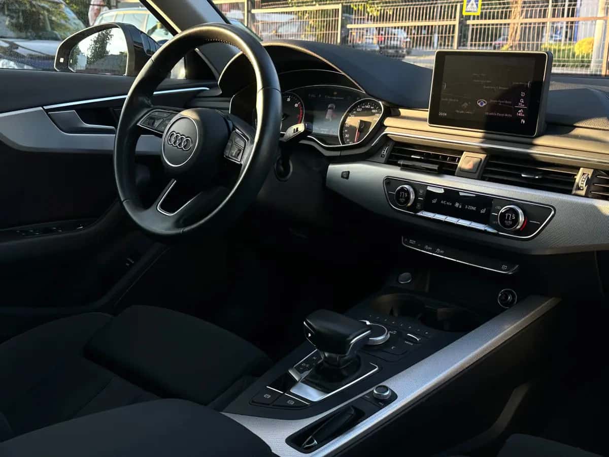 Audi A4 - fotografia 17