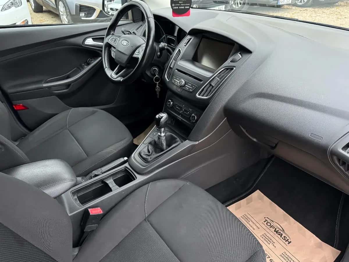 Ford Focus - fotografia 9