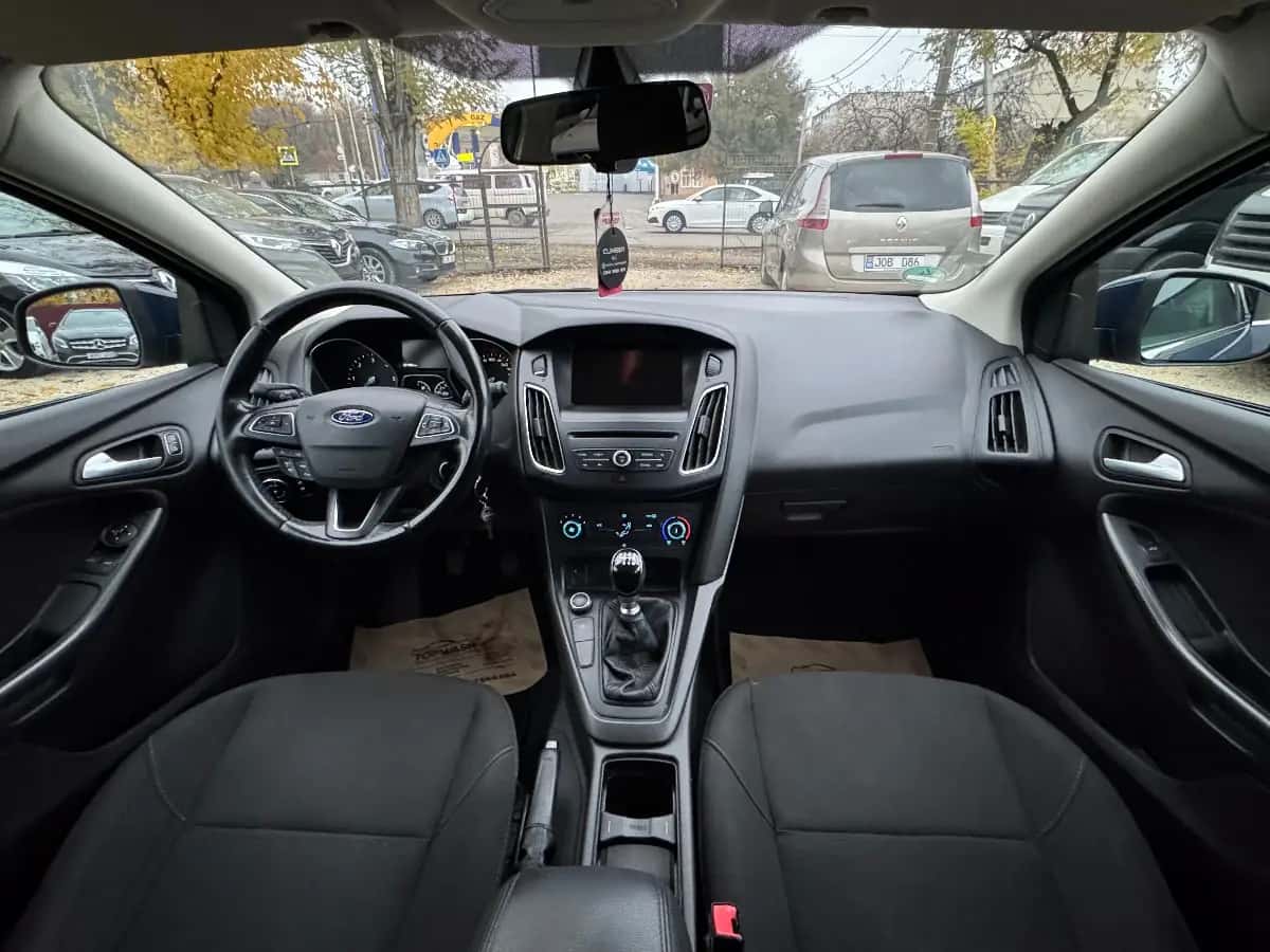 Ford Focus - fotografia 10