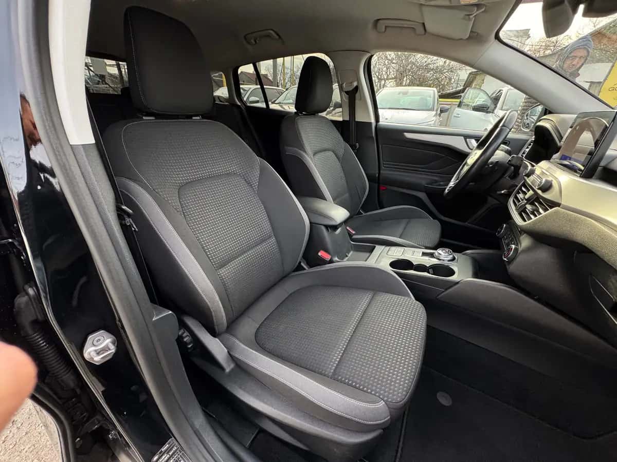 Ford Focus - фото 10