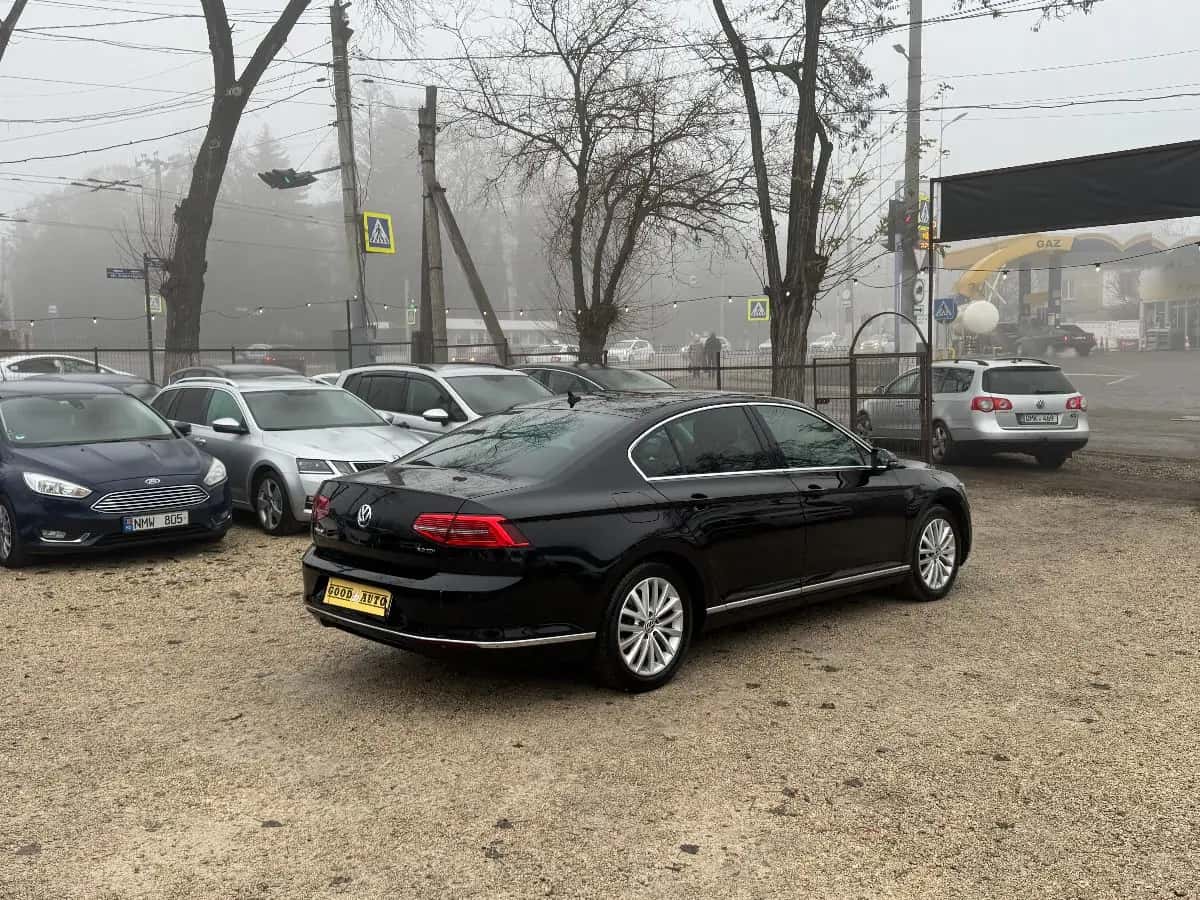 Volkswagen Passat - фото 7