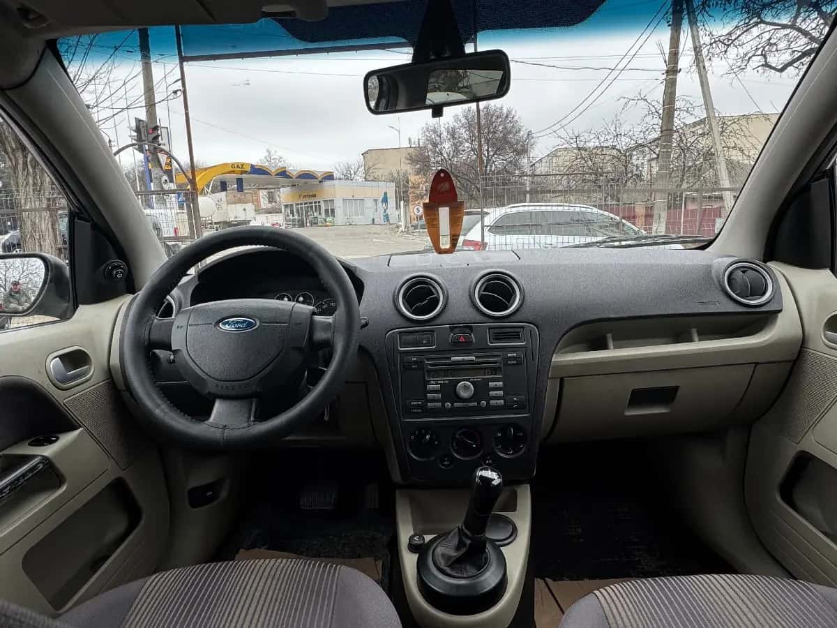 Ford Fusion - fotografia 10