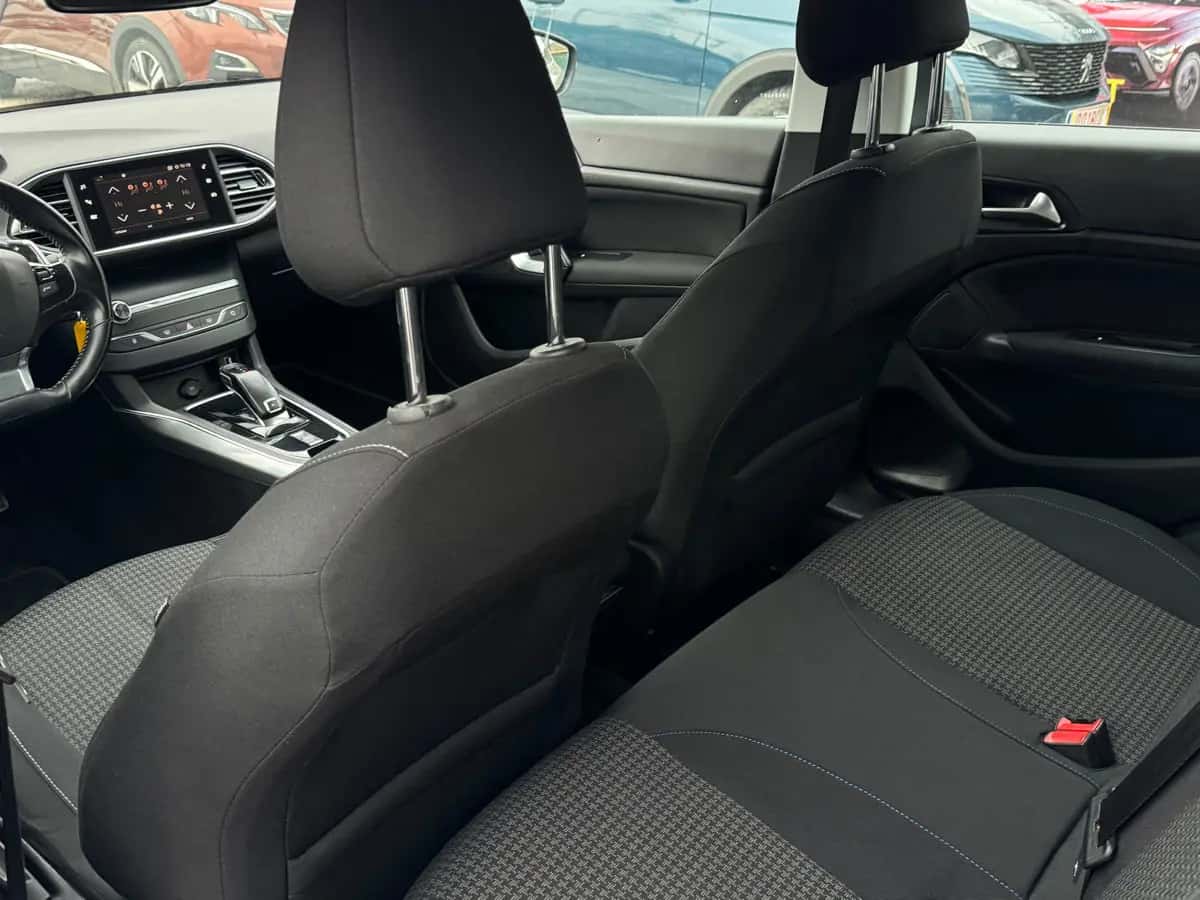 Peugeot 308 - фото 8